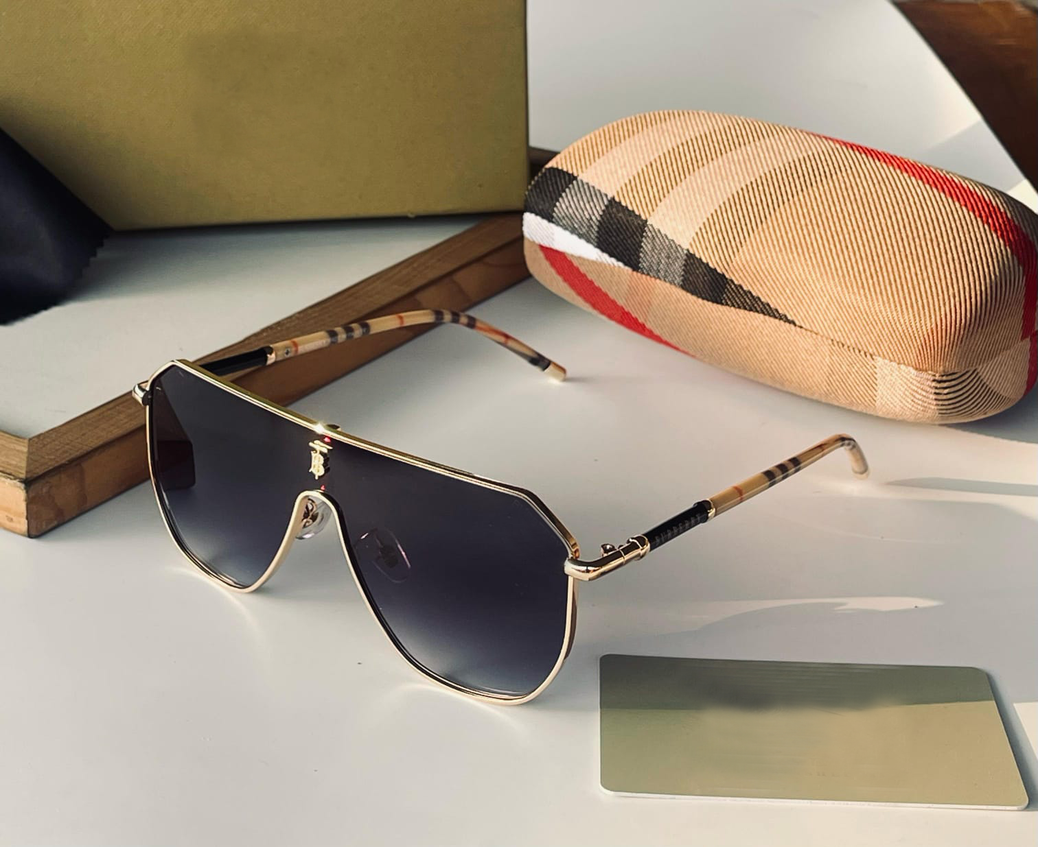 Luxury Check Arm Shield Sunglasses – Gold Frame with Gradient Black Le