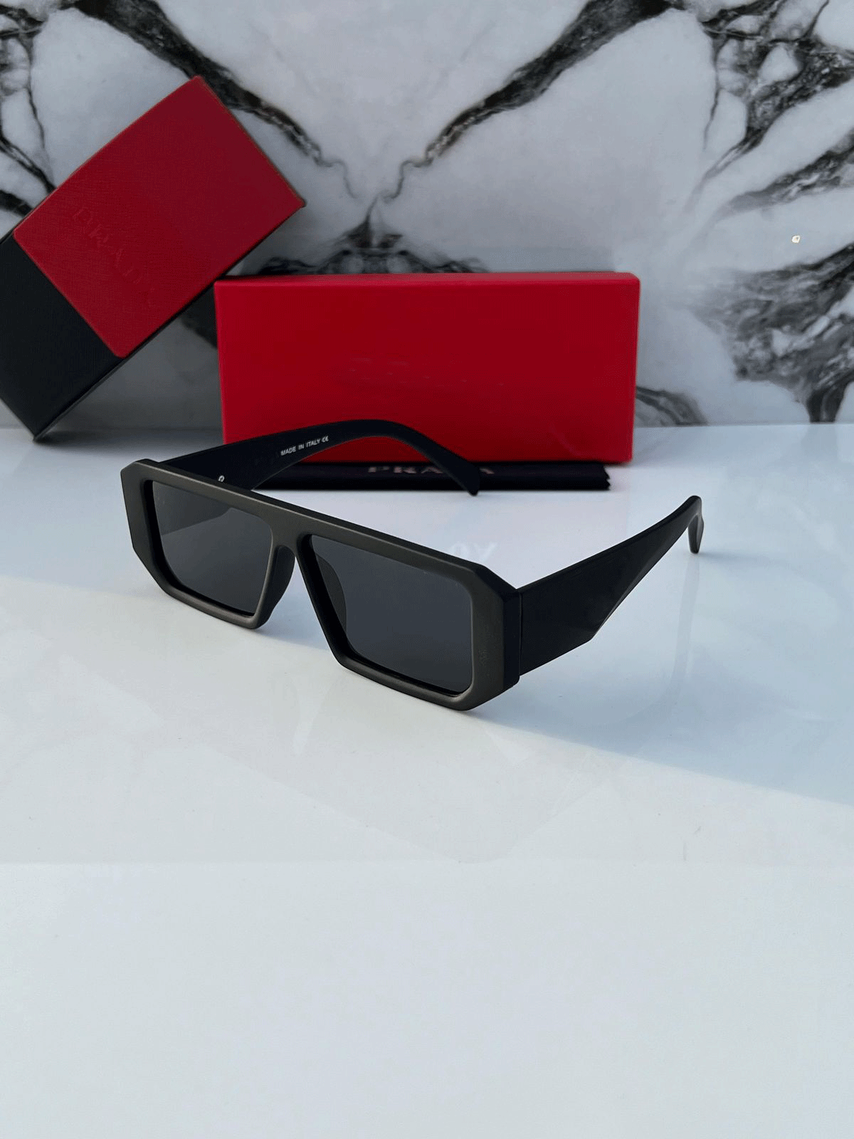 Chunky Square Frame Sunglasses - Retro Inspired, Fashionable Eyewear