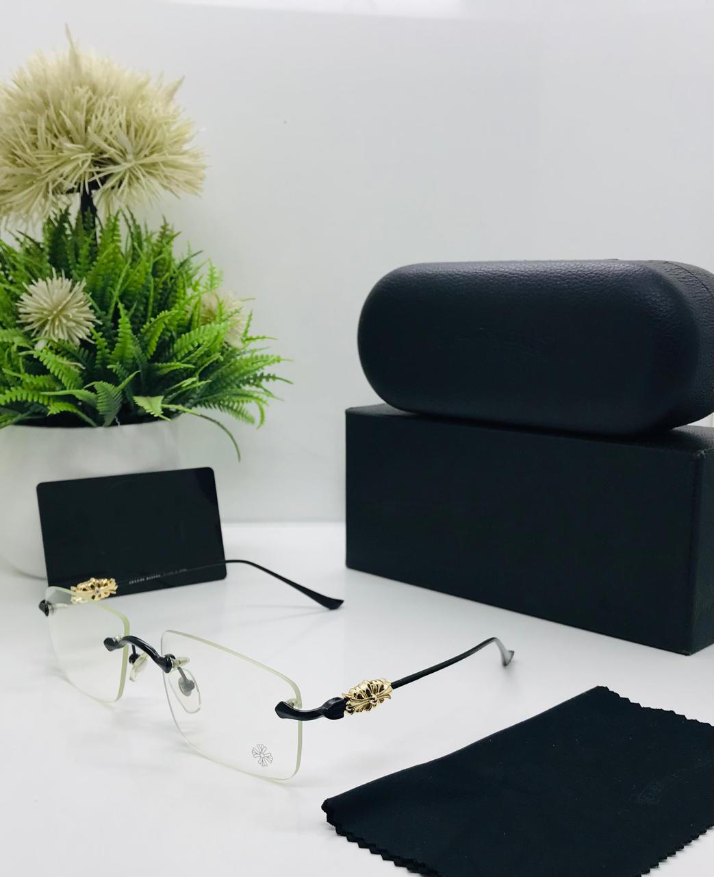 Luxury Rimless Eyeglasses with Gold Detailing – Lightweight Designer Spectacles