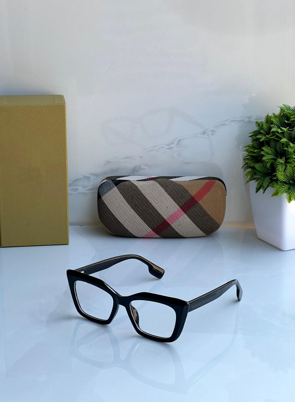 Chic Black Cat Eye Eyeglasses – Bold, Elegant & Timeless