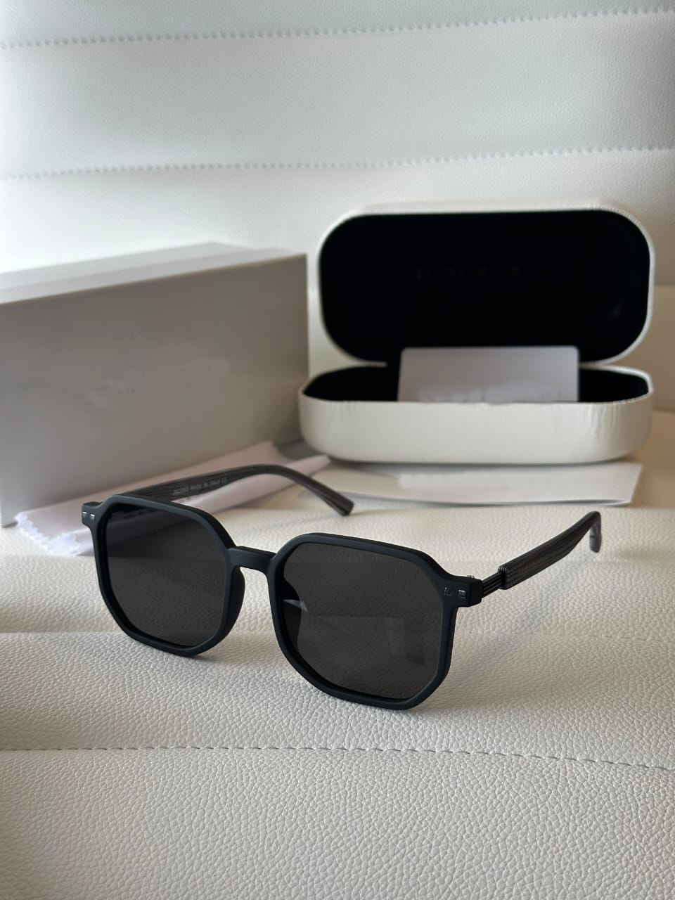 Premium Black Square Sunglasses – UV Protection Stylish Unisex Eyewear