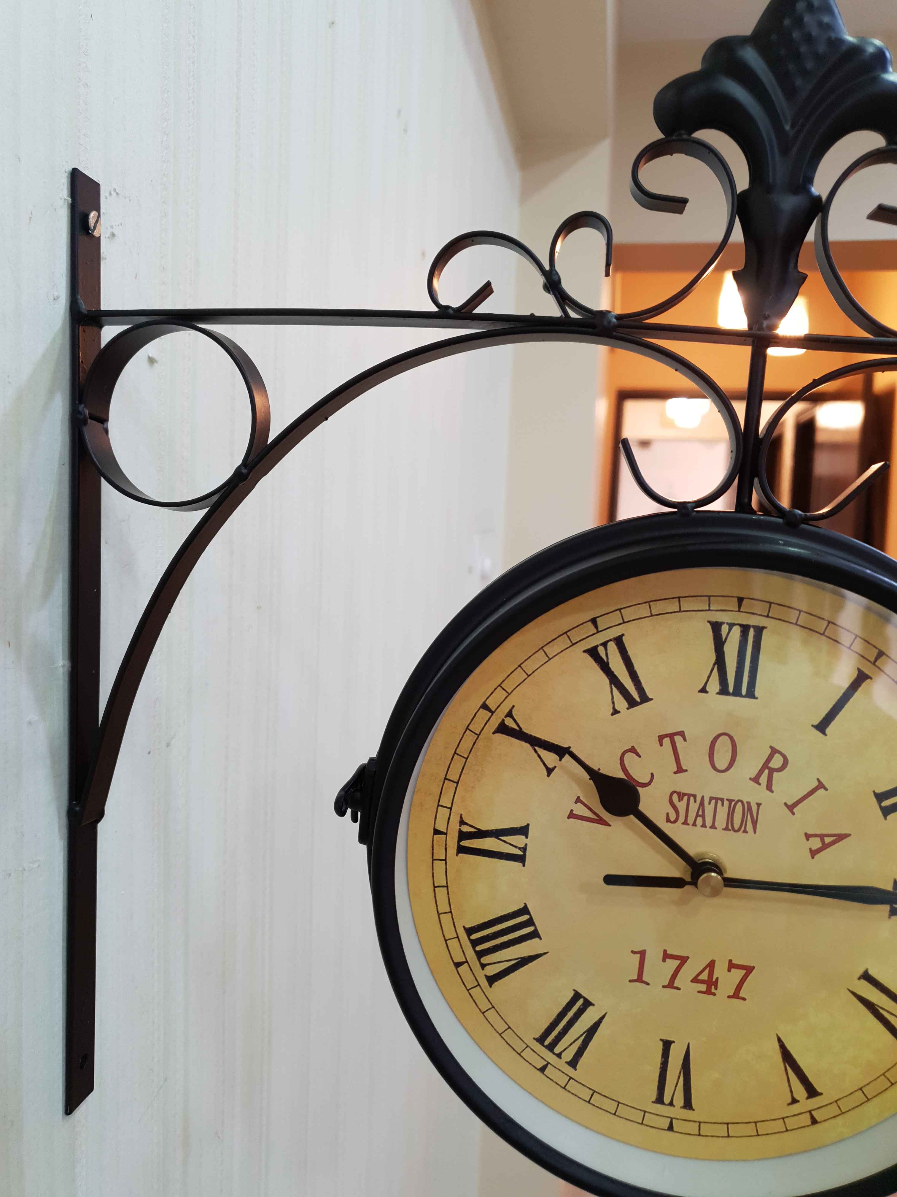 FunkyTradition Luxury Look Black Round Wall Hanging Double Sided 2 Faces Retro Victoria Station Wall Clock