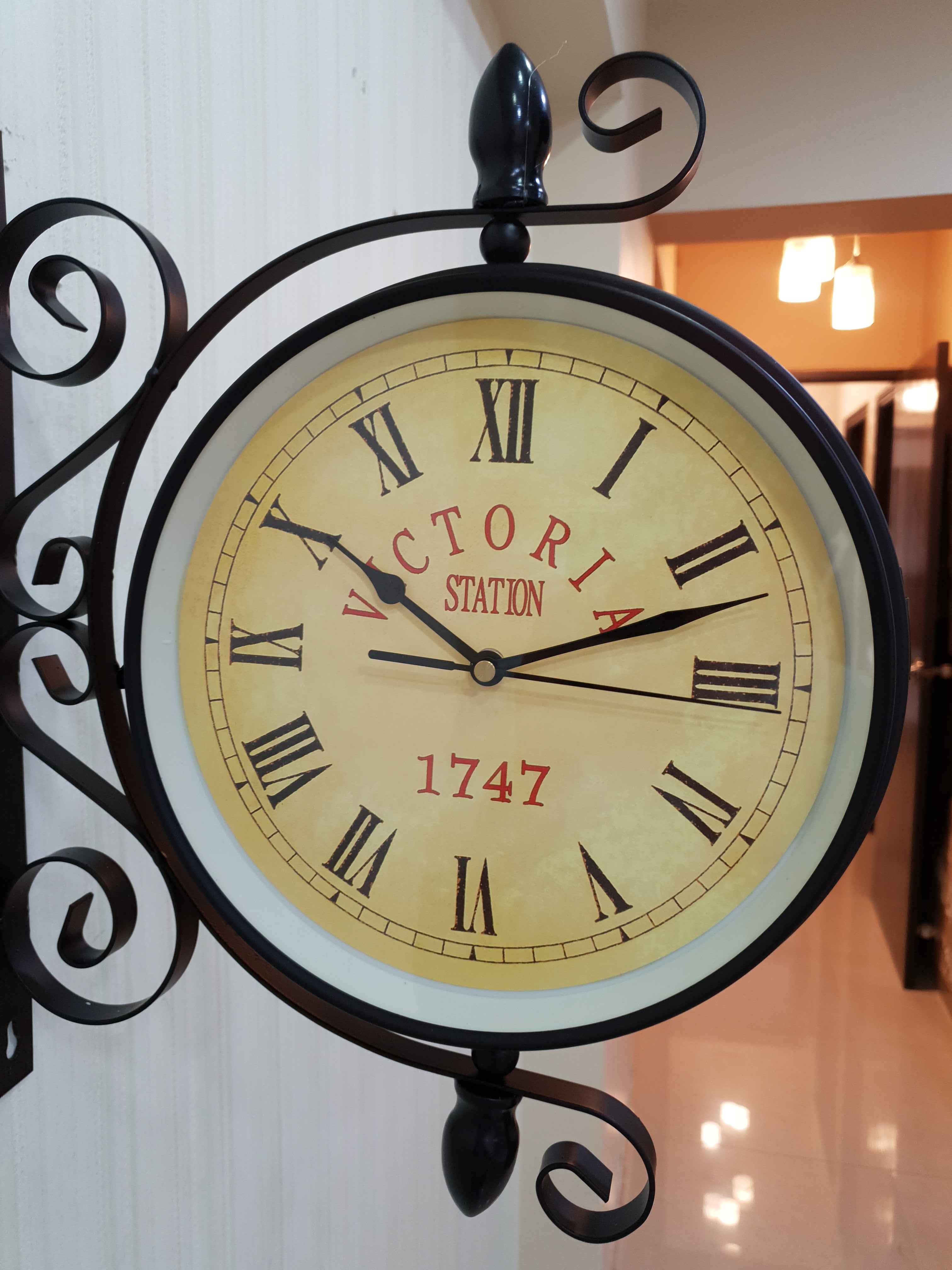 FunkyTradition Luxury Look Black Round Wall Hanging Double Sided 2 Faces Retro Victoria Station Wall Clock