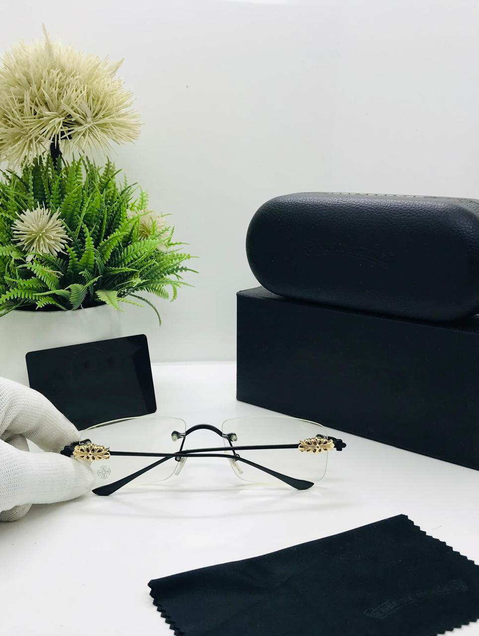 Luxury Rimless Eyeglasses with Gold Detailing – Lightweight Designer Spectacles