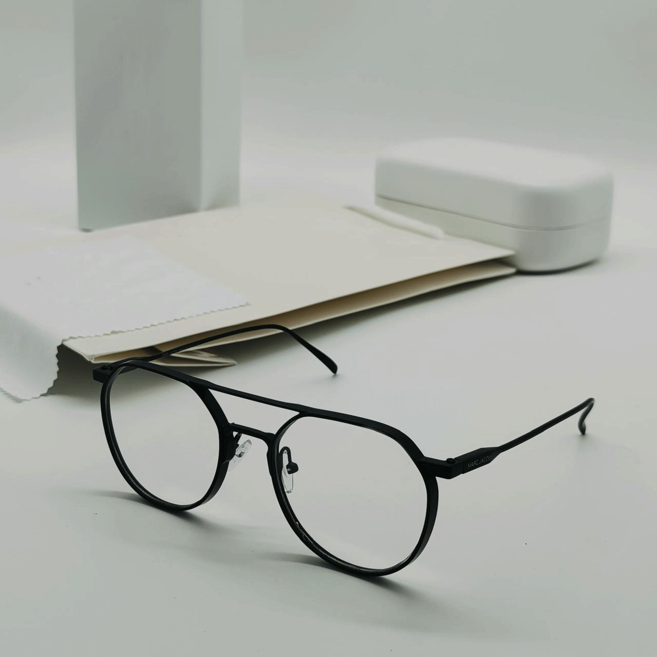 High-Quality Retro Style Sunglasses with Scratch-Resistant Lenses- FunkyTradition