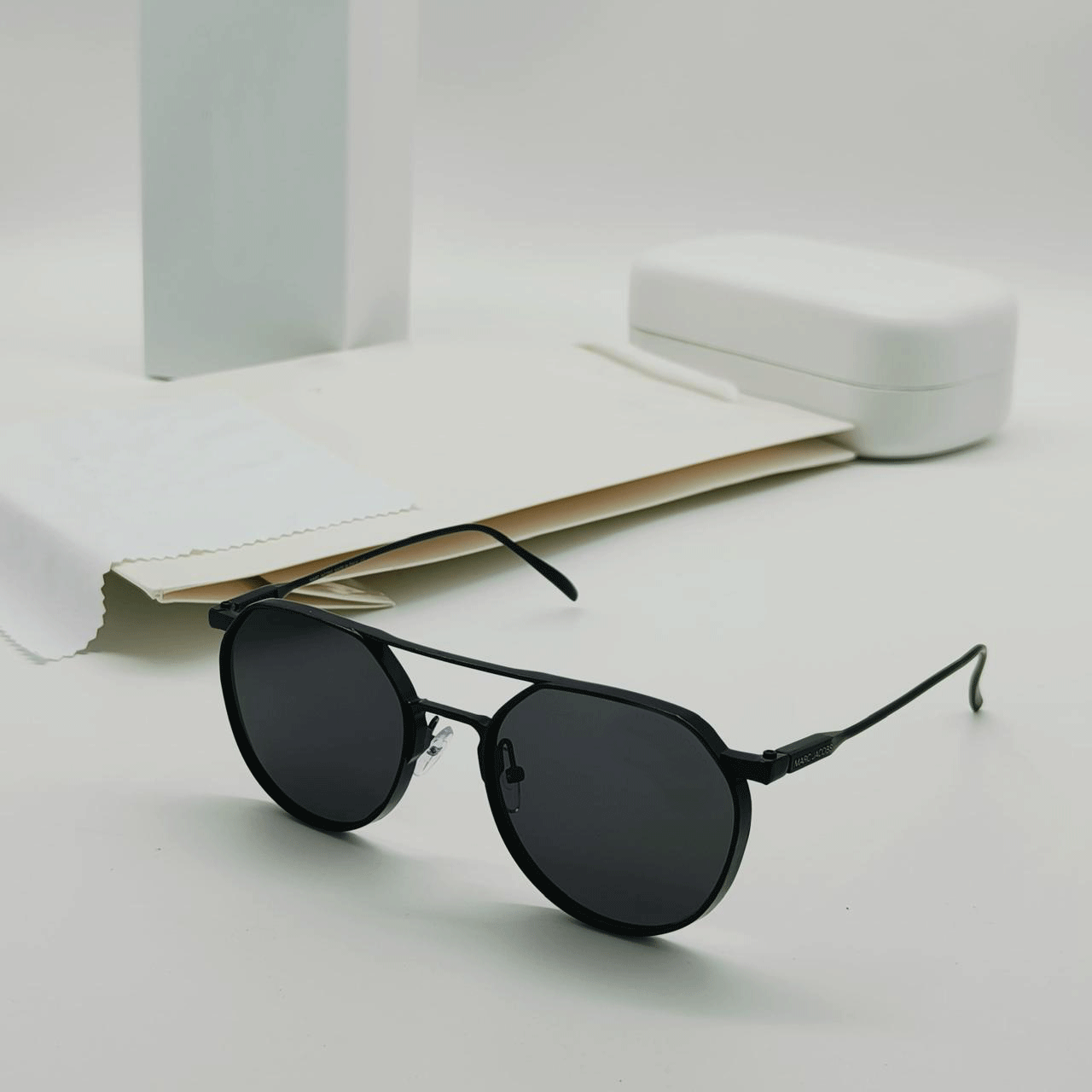 High-Quality Retro Style Sunglasses with Scratch-Resistant Lenses- FunkyTradition