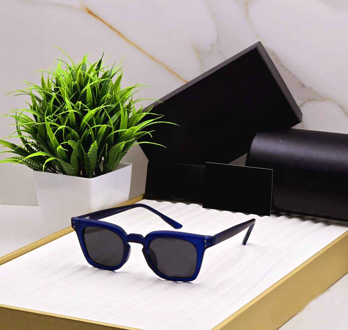 Classic Black Retro-Style Sunglasses with Sleek Design- FunkyTradition