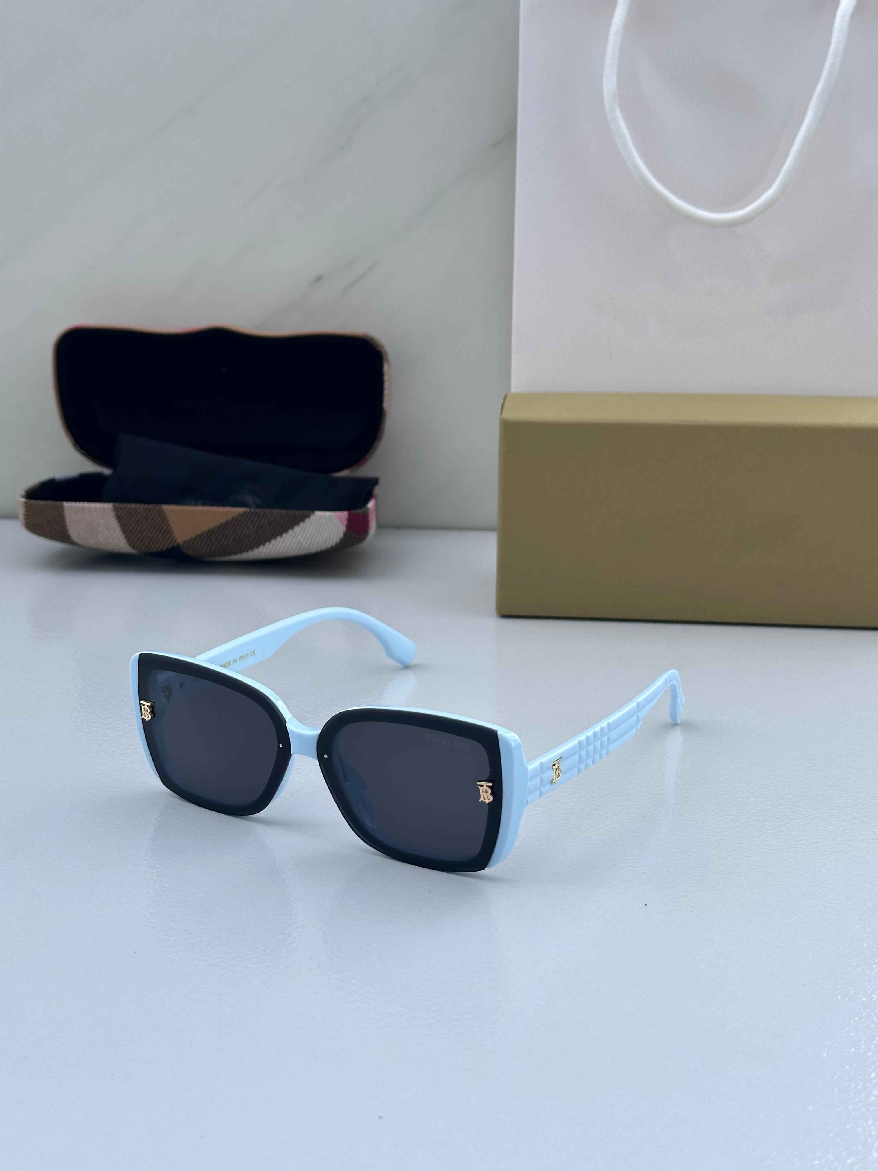 Classic Blue Retro-Style Sunglasses with Sleek Design- FunkyTradition