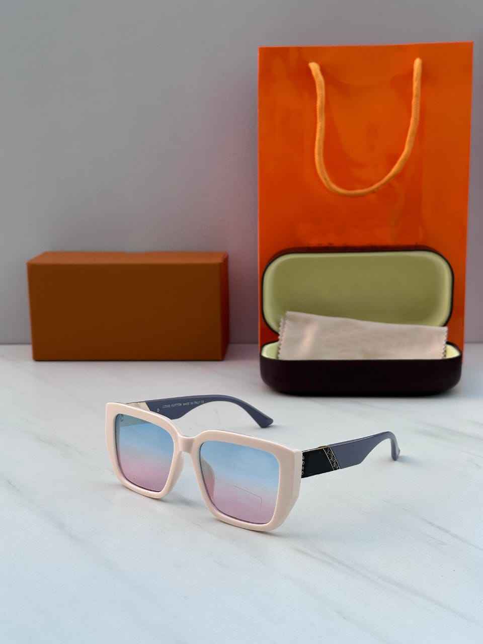 Classic Retro-Style Sunglasses with Sleek Design- FunkyTradition