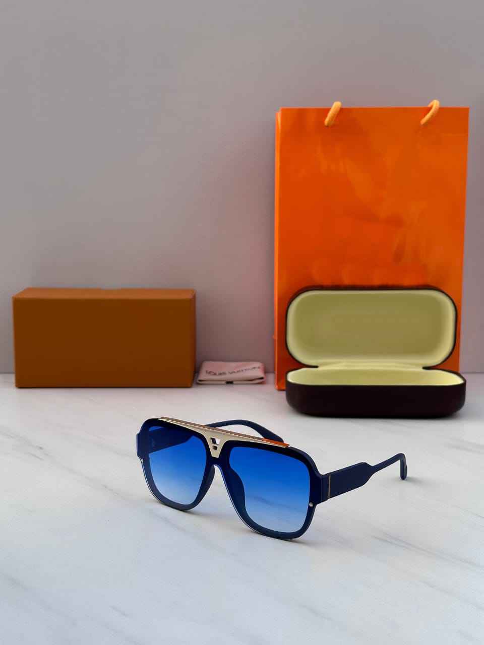 Classic Square Retro-Style Sunglasses with Sleek Design- FunkyTradition