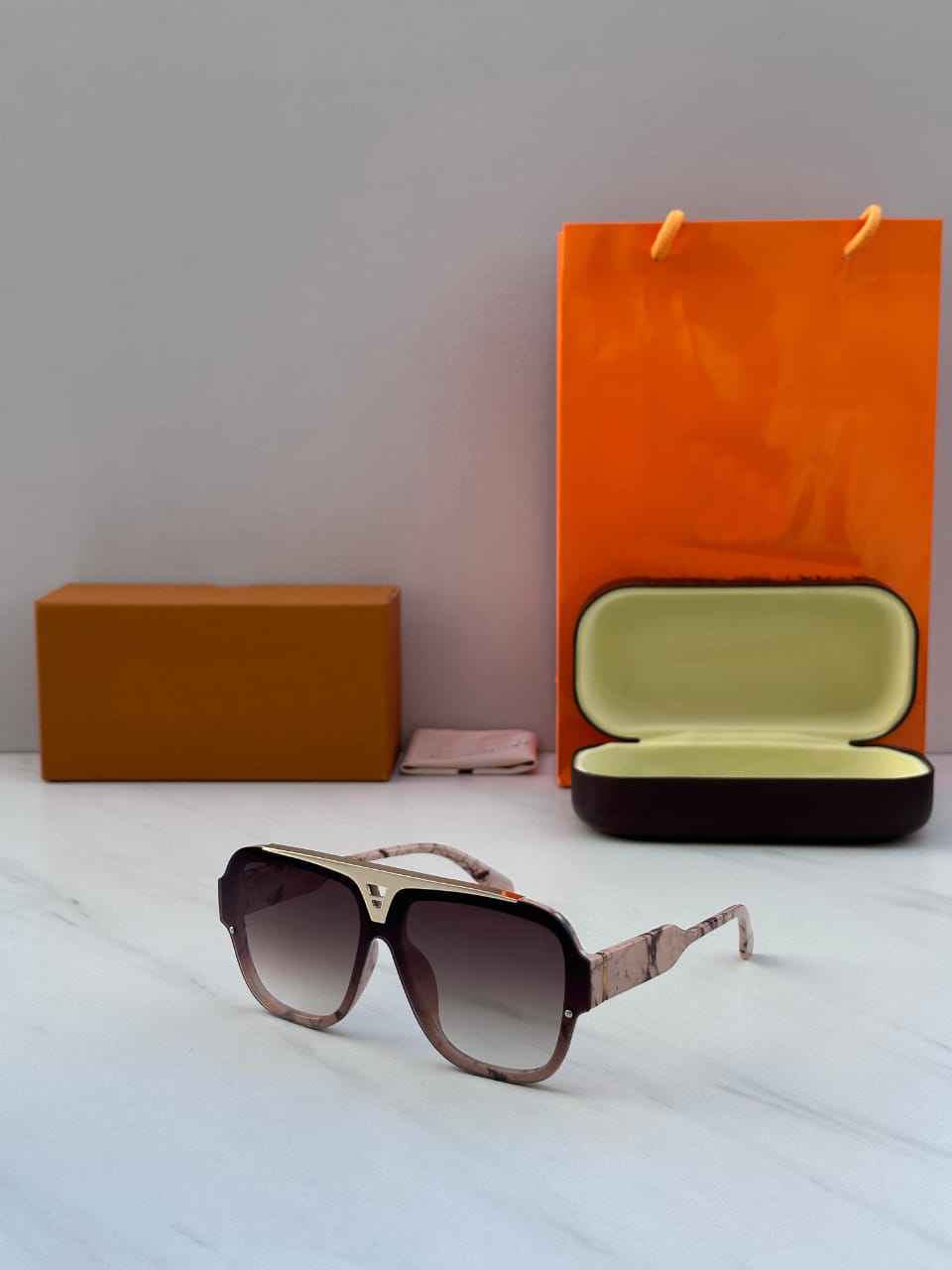 Classic Square Retro-Style Sunglasses with Sleek Design- FunkyTradition