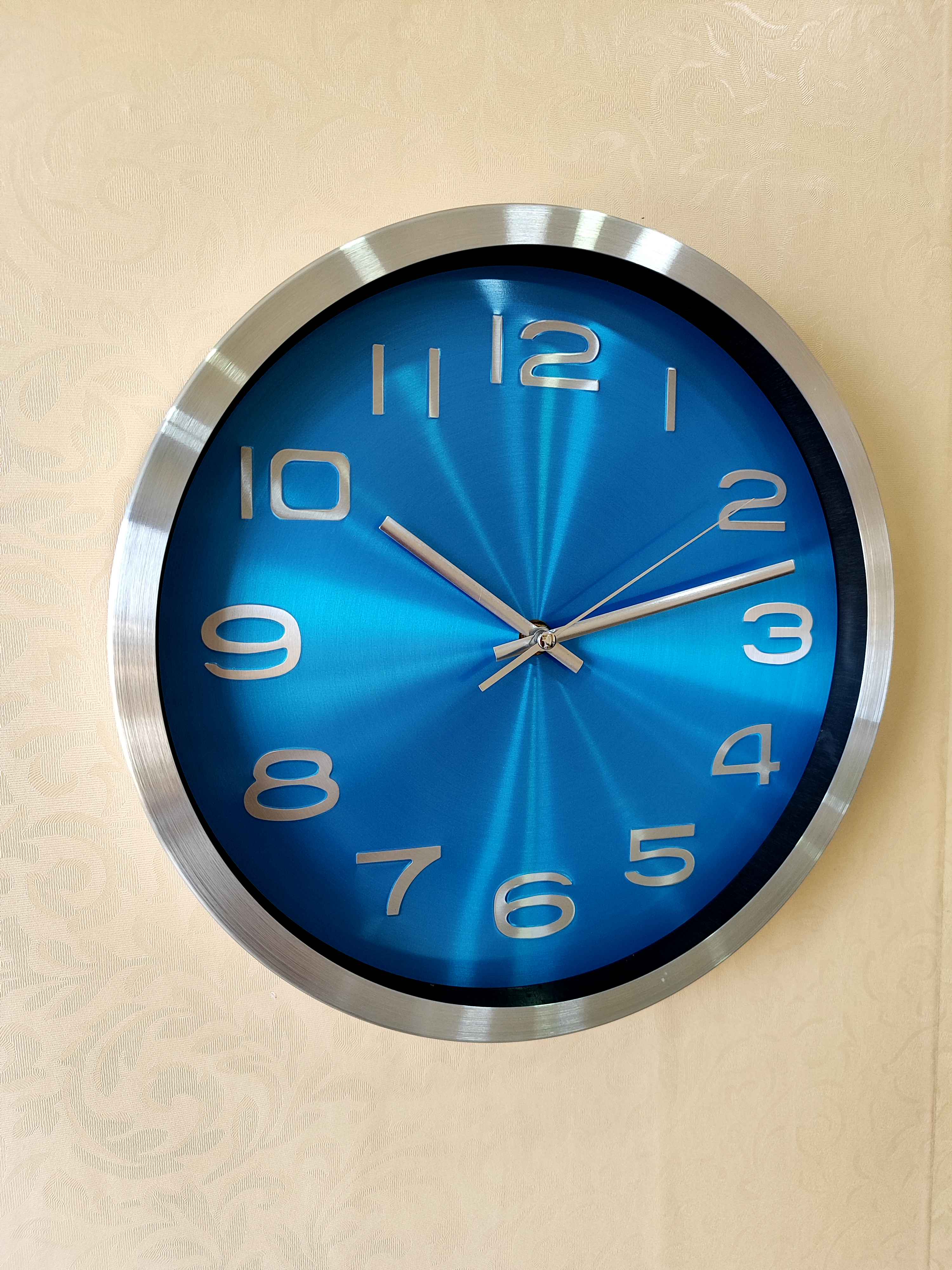 Modern Silent Metal Wall Clock – 12 Inch Brushed Silver Frame & Vibrant Blue Dial
