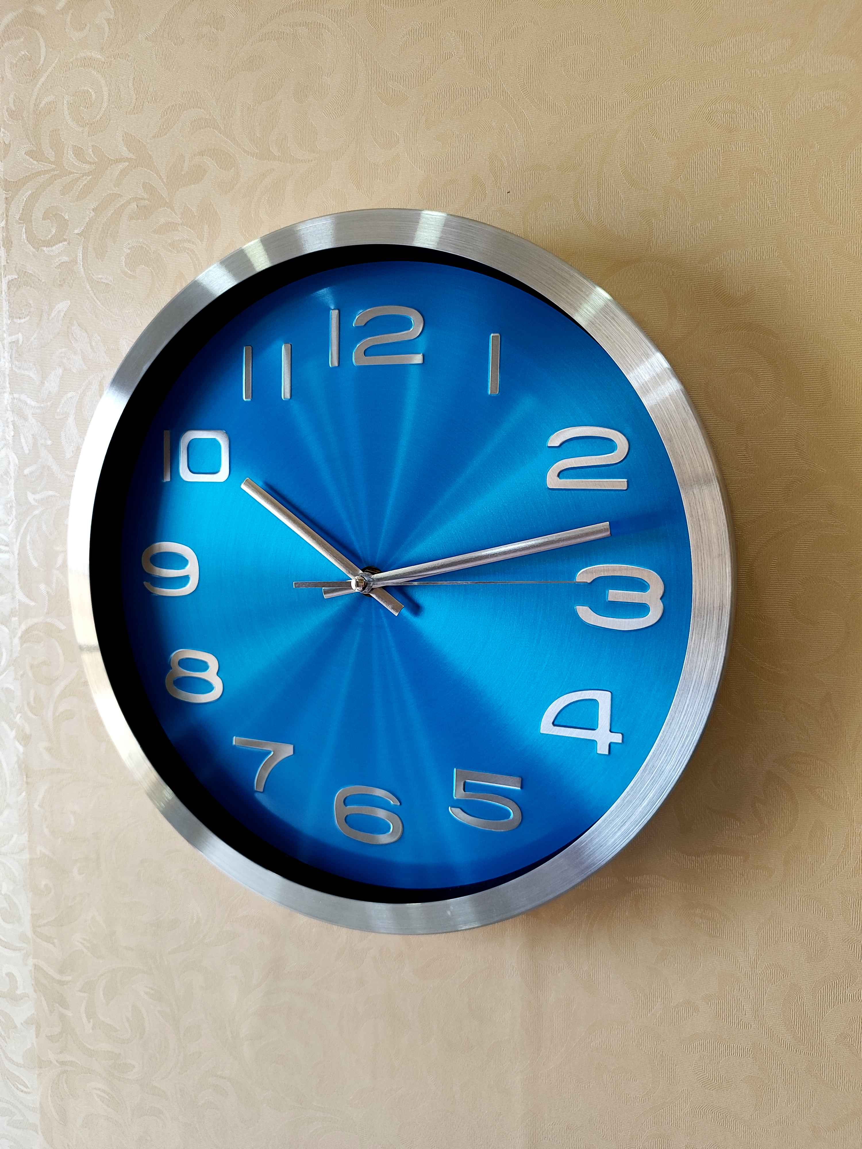 Modern Silent Metal Wall Clock – 12 Inch Brushed Silver Frame & Vibrant Blue Dial
