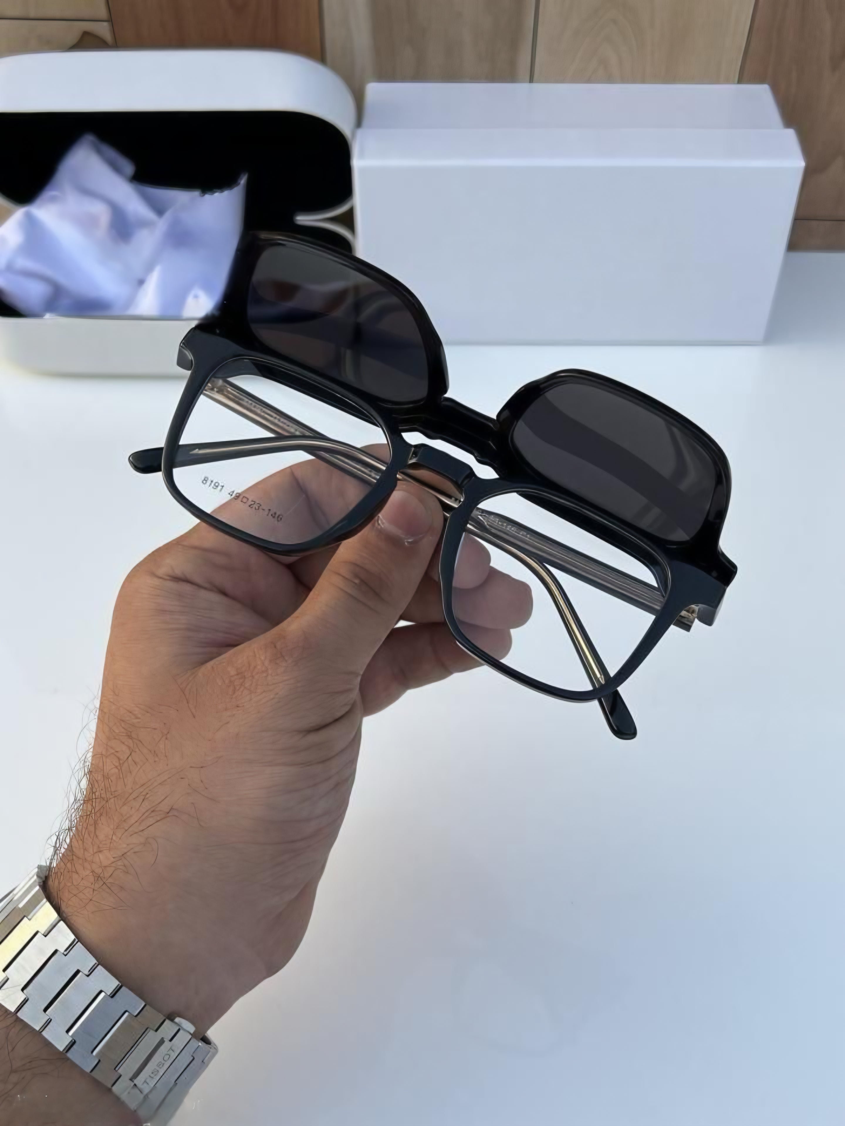 Stylish 2-in-1 Clip-On Chasma Frame with Polarized Sunglass Lens (Black & Green)