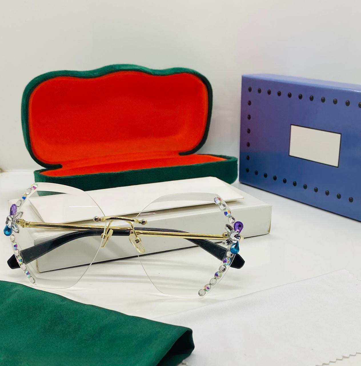 Side profile of the rimless glasses showing the gold temple and the thickness of the rhinestone decoration