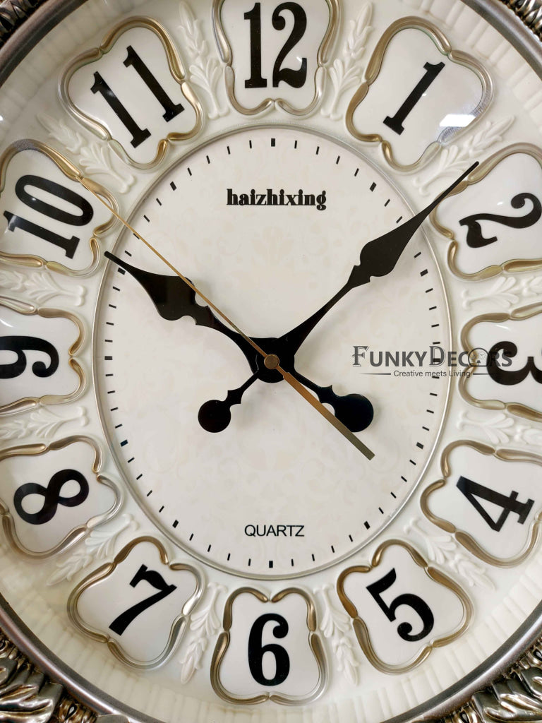 Funkytradition Royal Silver Reindeer Wall Clock For Home Office Decor And Gifts 72 Cm Tall Clocks